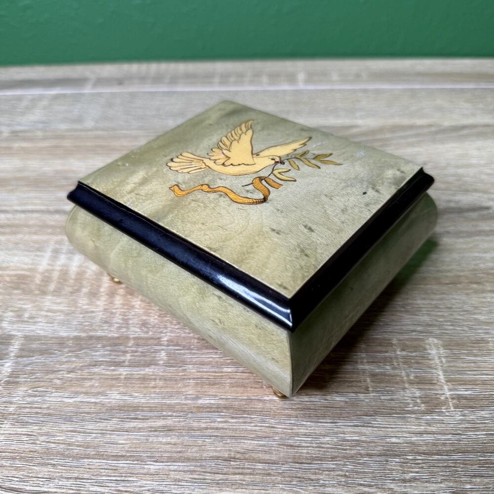Reuge Music Box " Wind Beneath My Wings" Made in Italy Dove Jewelry Display